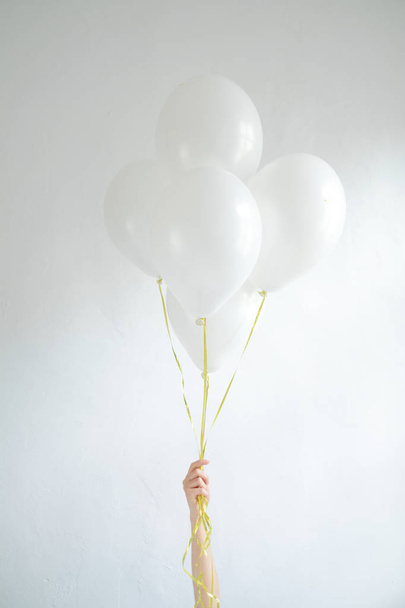 Hand holding  blank white balloons - 写真・画像