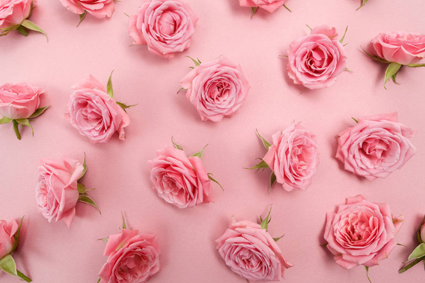 Background image of pink roses. Flat lay, top view - Foto, Imagen