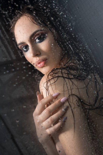 Nude brunette in shower her hair loose and wet - Foto, Imagem