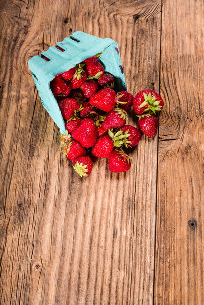 Small basket of fresh strawberries - Фото, изображение