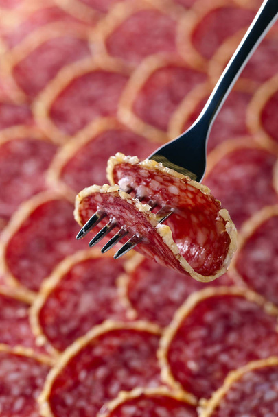 Salami slice op een vork - Foto, afbeelding