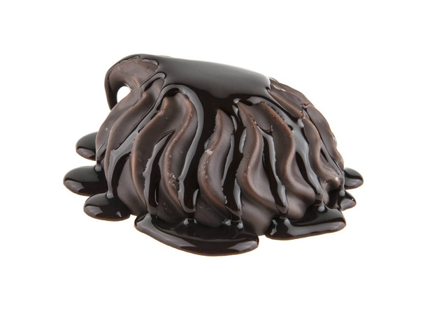 malvaviscos en chocolate aislado sobre fondo blanco
 - Foto, Imagen