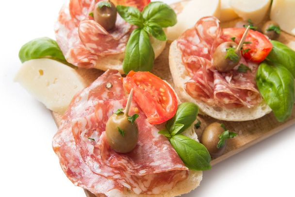 Deliciosos aperitivos italianos
 - Foto, Imagen