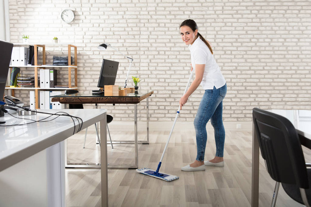 Young Woman Cleaning The Floor - Fotoğraf, Görsel
