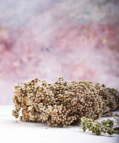 Dried oregano herb  - Foto, Bild