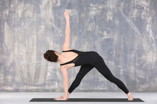woman practicing yoga - Foto, Imagem