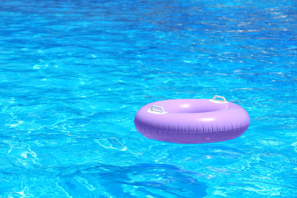 Inflatable ring in swimming pool - Fotografie, Obrázek