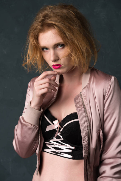 Redhead in pink and black - Fotó, kép