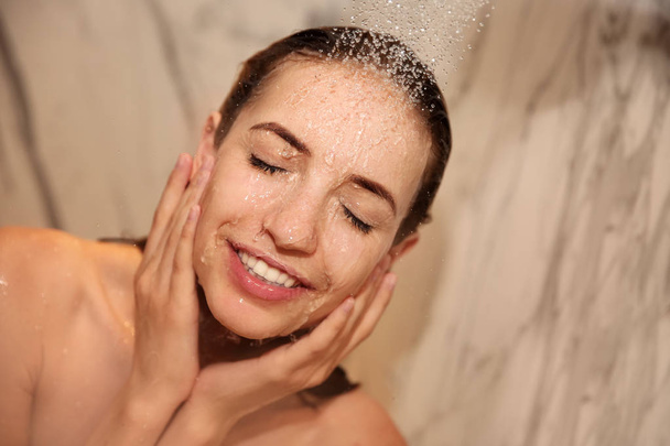 Young woman taking shower - Foto, imagen