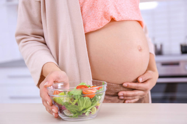  pregnant woman with bowl of salad - Photo, image