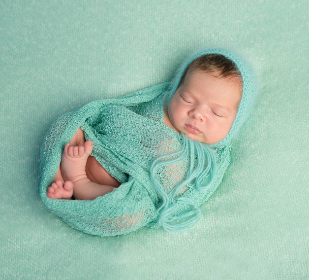 funny sleeping newborn on blue blanket and in diaper - Fotoğraf, Görsel