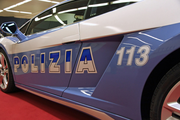 Italienische Polizeiautos für den schnellen Transport von Organen - Foto, Bild