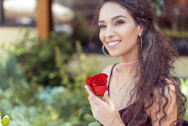 woman with red rose  - Foto, Imagem