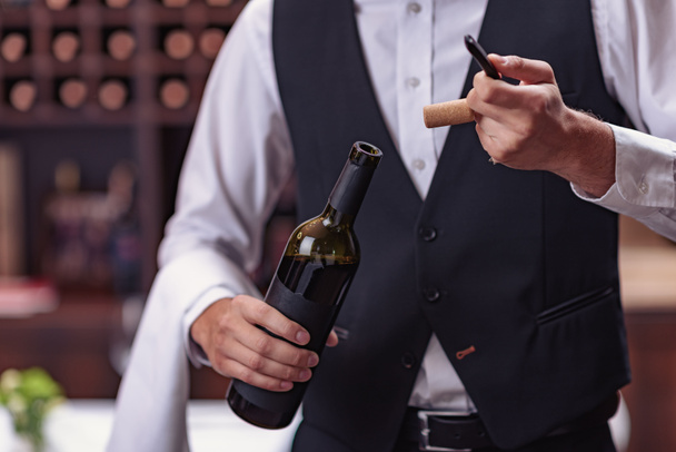 waiter opening wine bottle  - Φωτογραφία, εικόνα