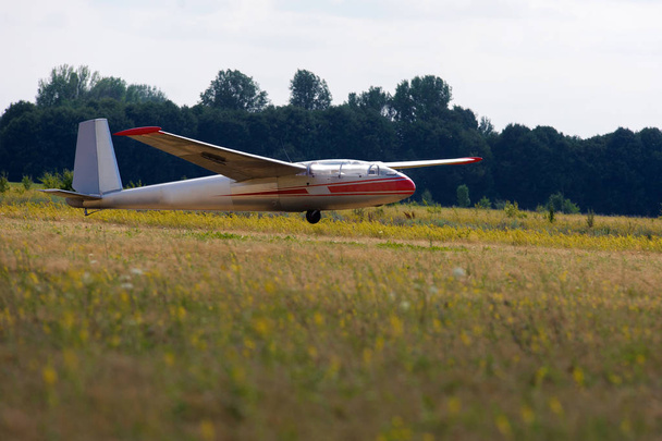Glider landing after flight in blue sky - Photo, Image