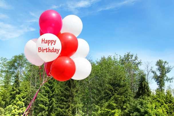 Feliz cumpleaños globos de helio
 - Foto, Imagen