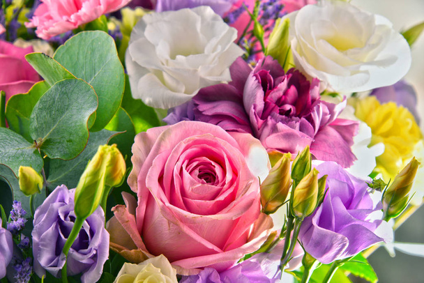 Composition with bouquet of flowers - Zdjęcie, obraz