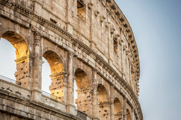 Coliseo al atardecer
 - Foto, imagen