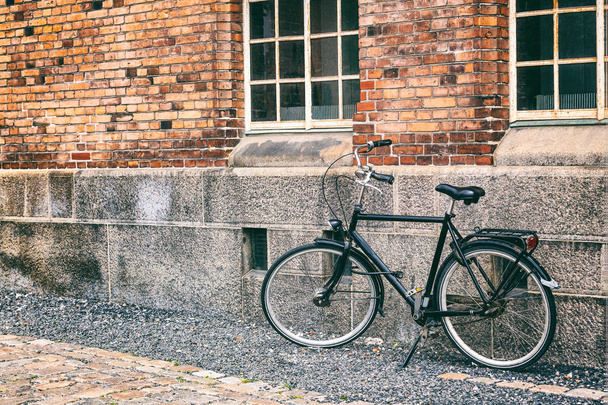 Black bicycle on the European street - Zdjęcie, obraz
