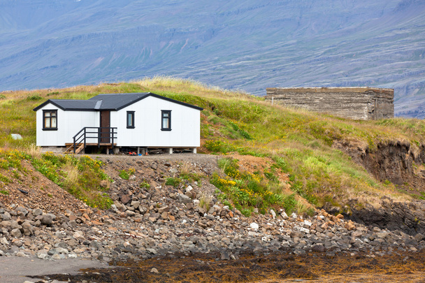 Белый исландский дом
 - Фото, изображение