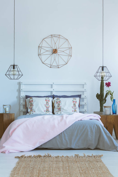 Pastel bedroom, wooden stump nightstand - Фото, зображення