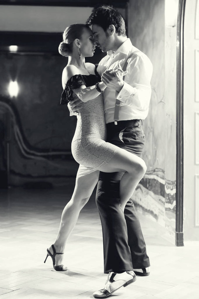 La danza de la seducción
 - Foto, Imagen