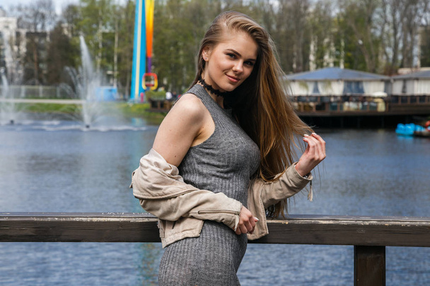 Model in dress posing near lake - Valokuva, kuva