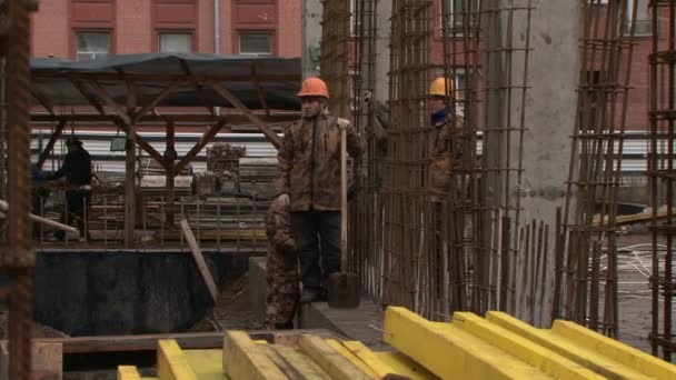 Workers at a construction site - Felvétel, videó