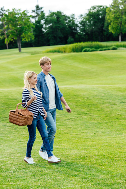 young couple at picnic in park - Foto, Imagem