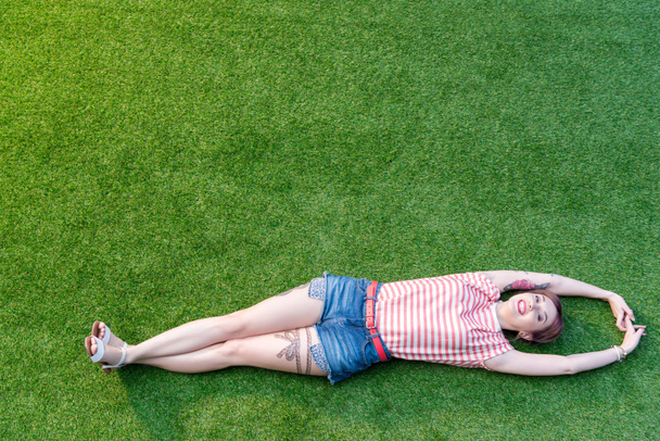 young woman lying on grass - Фото, изображение
