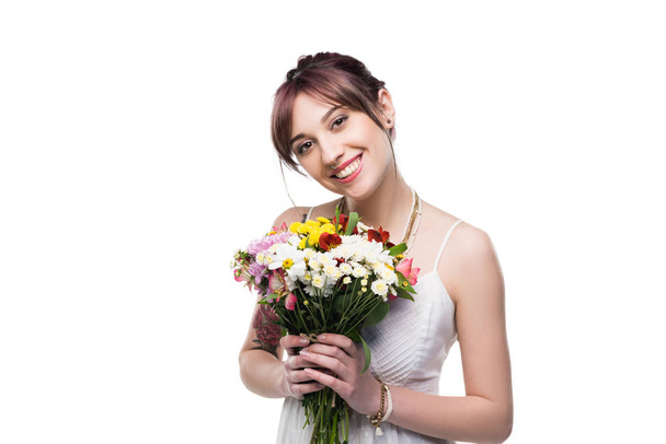 Giovane donna con mazzo di fiori - Foto, immagini