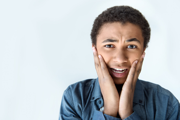 chocado Africano americano adolescente menino
 - Foto, Imagem