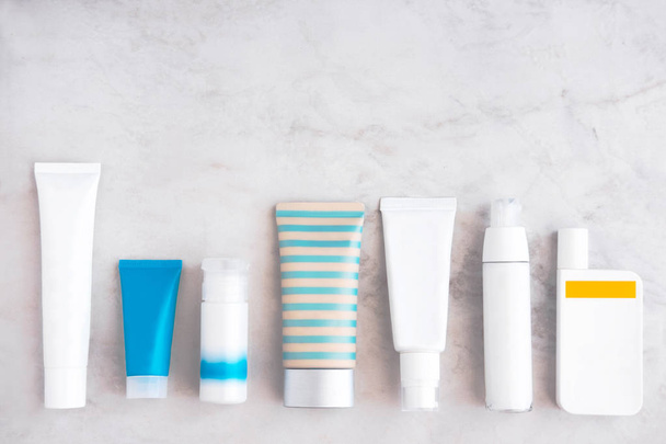 Productos cosméticos para el cuidado de la piel desde arriba
  - Foto, Imagen
