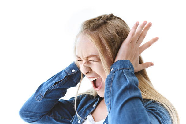 gritando adolescente cubriendo oídos
 - Foto, Imagen