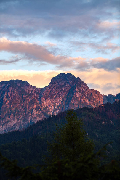 Montaña Giewont, Montañas inspiradoras Paisaje en verano Tatras
 - Foto, imagen