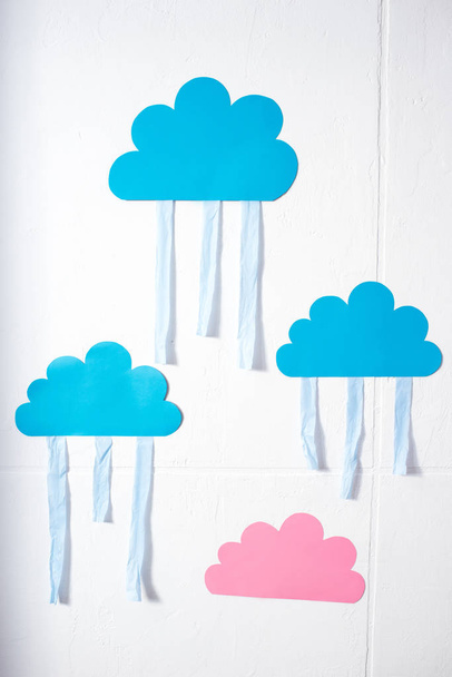 nubes decorativas en la pared
 - Foto, Imagen
