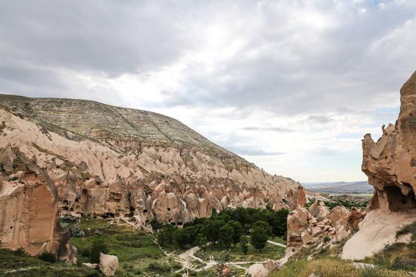 Zelve バレー、カッパドキアの奇岩 - 写真・画像