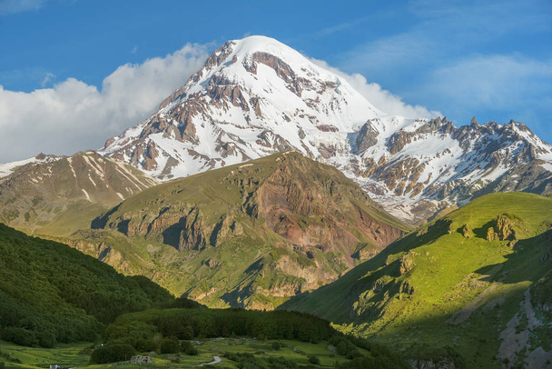 Гора Казбек, Казбегийский район, Грузия
 - Фото, изображение