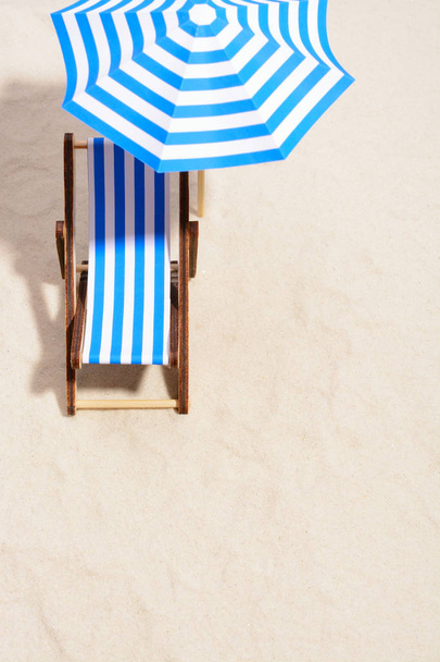 pláž židle a slunečník - Fotografie, Obrázek