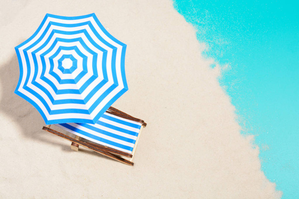 strand széket és esernyő - Fotó, kép