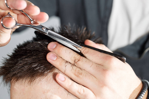 mens haircut with scissors at salon - Foto, Bild