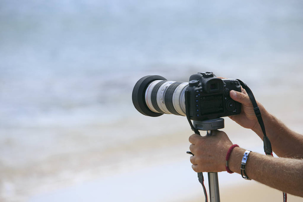 Fotograf macht ein Foto auf dem Meer - Foto, Bild