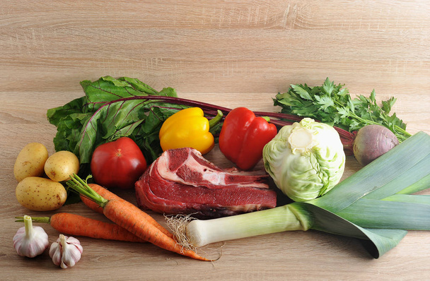 zeleninová polévka kolekce maso - brambory, rajčata, mrkev, ga - Fotografie, Obrázek
