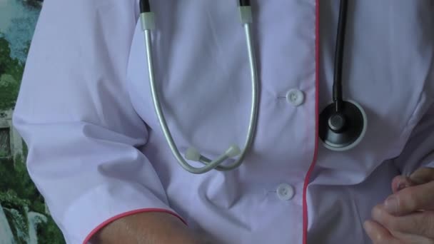 Gezondheidswerkers bereidt een injectie  - Video