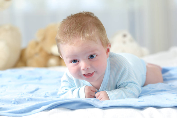 Baby on a blue blanket - Foto, immagini