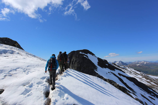 Ορειβασία στα βουνά Νορβηγικά - Φωτογραφία, εικόνα
