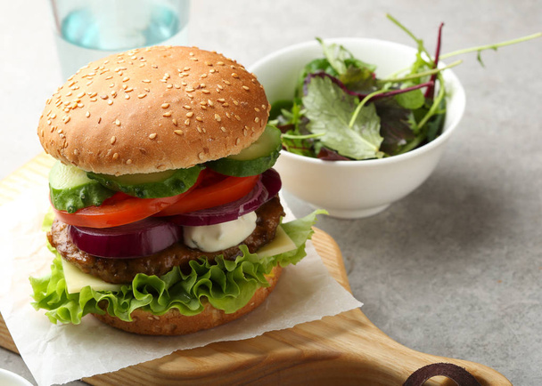 Close-up homemade burgers with vegetables - Zdjęcie, obraz