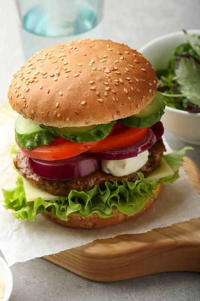 beef burger with lettuce and mayonnaise - Φωτογραφία, εικόνα