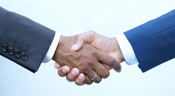 Закрытие сделки - пожимание руки
 - Фото, изображение