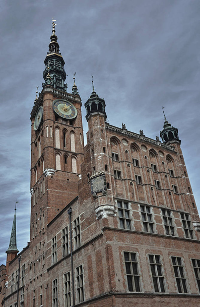 Історичну міську ратушу з баштою головного міста - Фото, зображення